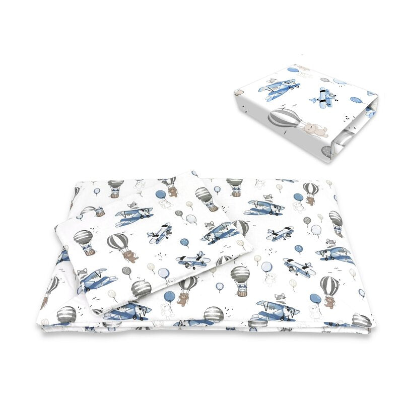Lenjerie patut cu 3 piese, MimiNu, Cu cearceaf 120x60 cm, Pilota, Pernuta, Din bumbac certificat Oeko Tex Standard 100, Blue Plane - gogobaby.ro