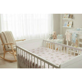 Lenjerie patut cu 3 piese, MimiNu, Cu cearceaf 120x60 cm, Pilota, Pernuta, Din bumbac certificat Oeko Tex Standard 100, Design, Little Ballerina Pink