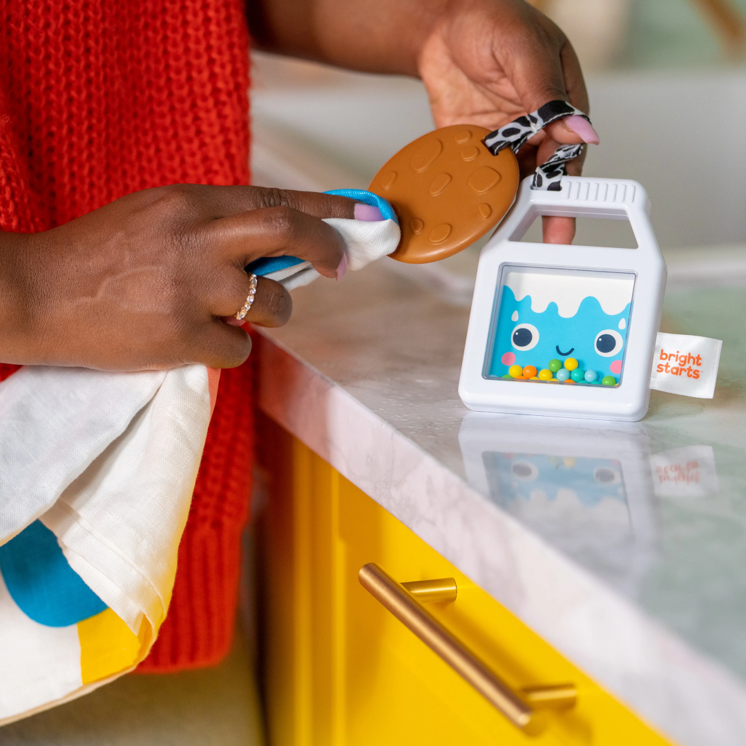 Bright Starts - Jucarie de dentitie 2 in 1 cu zornaitoare Cookies & Teethe - gogobaby.ro