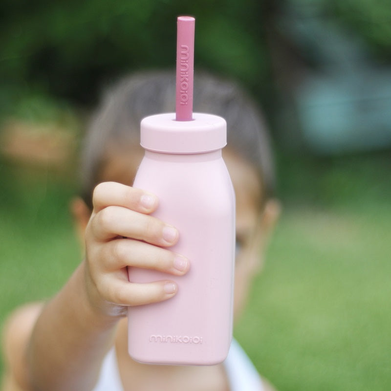 Sticla cu pai din silicon, Minikoioi - Pinky Pink - gogobaby.ro