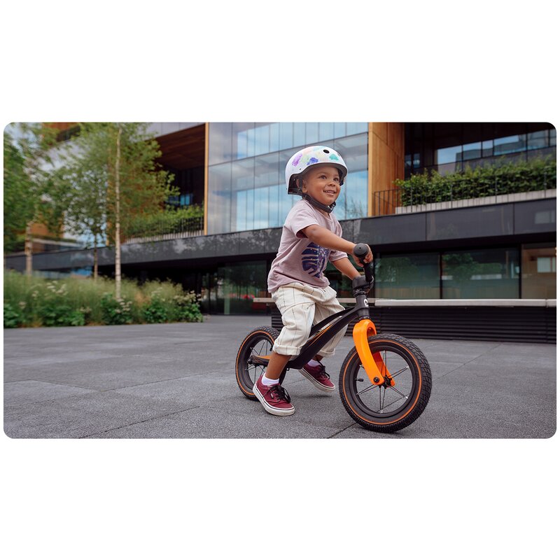 Bicicleta fara pedale, Lionelo, Bart Air, Usoara, Cu roti gonflabile, Cu cadru din magneziu, Cu ghidon si sa reglabile, Greutate 3.8 Kg, 12 inch, Conform cu standardul european de securitate EN71, Pink Violet - gogobaby.ro