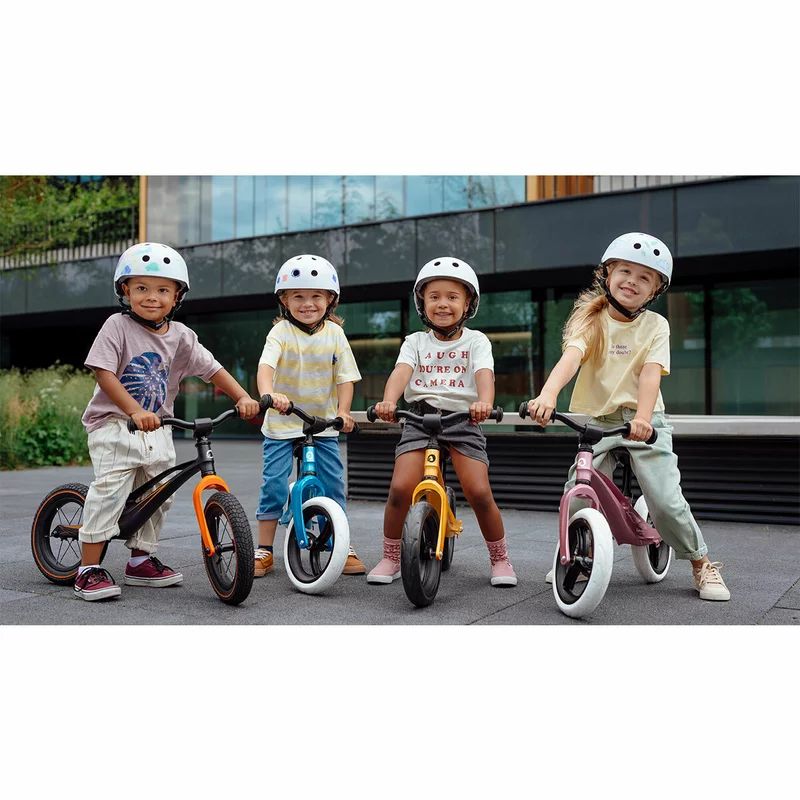 Bicicleta fara pedale, Lionelo, Bart Air, Usoara, Cu roti gonflabile, Cu cadru din magneziu, Cu ghidon si sa reglabile, Greutate 3.8 Kg, 12 inch, Conform cu standardul european de securitate EN71, Albastru