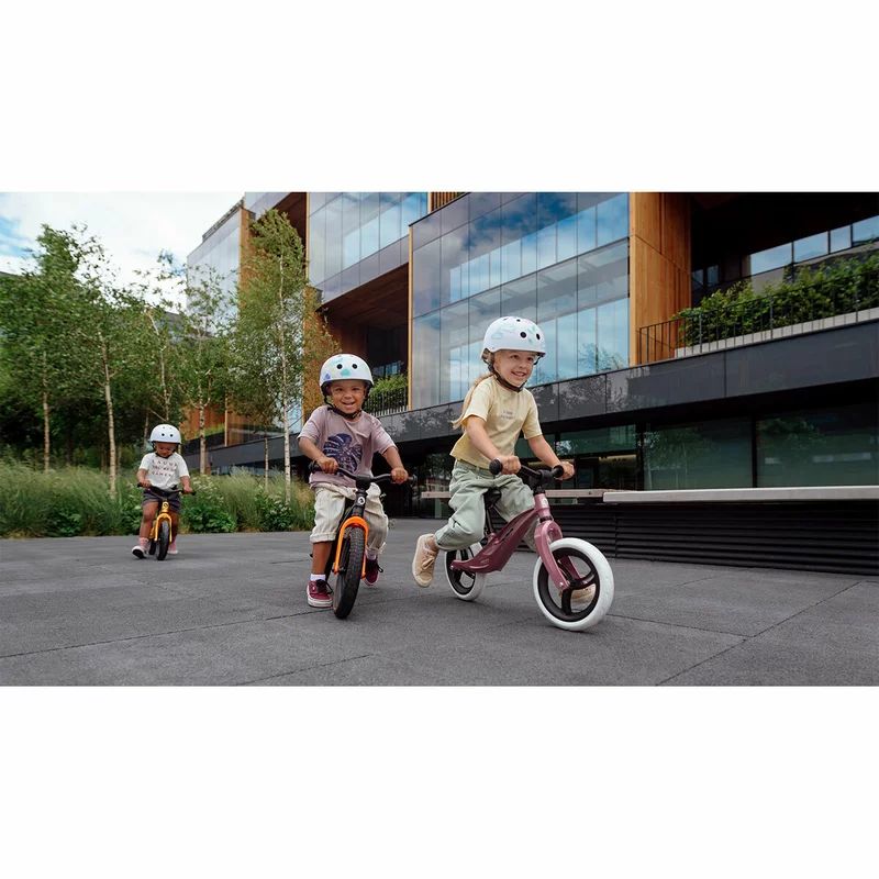 Bicicleta fara pedale, Lionelo, Bart Air, Usoara, Cu roti gonflabile, Cu cadru din magneziu, Cu ghidon si sa reglabile, Greutate 3.8 Kg, 12 inch, Conform cu standardul european de securitate EN71, Albastru