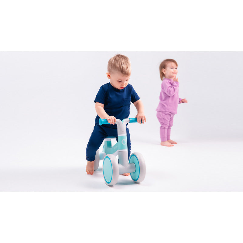 Bicicleta fara pedale, Lionelo, Villy, Cu 4 roti, Din spuma EVA si TPR, Stabila, Manere moi, antiderapante, 12- 36 luni, Sustine pana la 30 kg, Certificata EN 71-1:2014, EN 71-2:2011, EN 71-3:2019, Verde turcoaz - gogobaby.ro