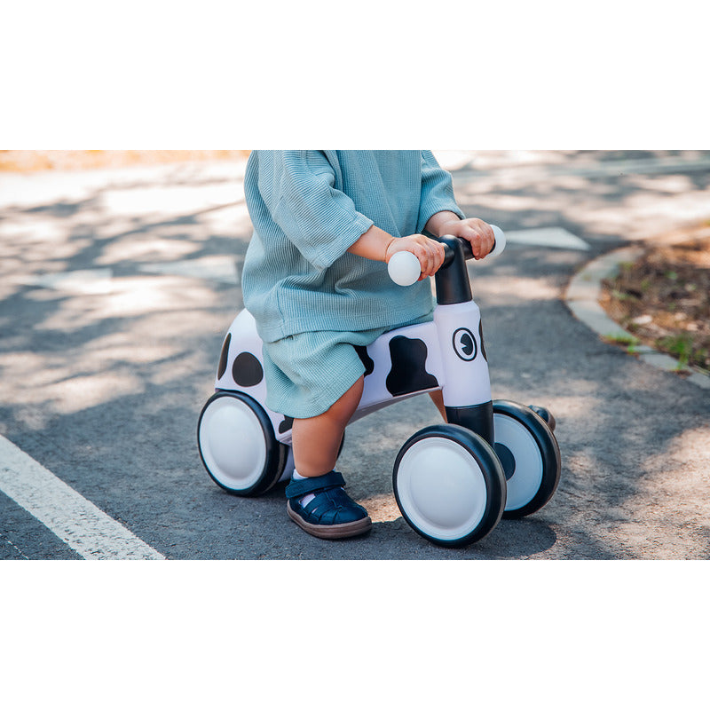 Bicicleta fara pedale, Lionelo, Sammy, Cu 4 roti, Din spuma EVA, Stabila, Manere moi, antiderapante, 12- 36 luni, Greutate maxima suportata 25 kg, Certificata EN 71-1:2014, EN 71-2:2011, EN 71-3:2019, Alb - gogobaby.ro