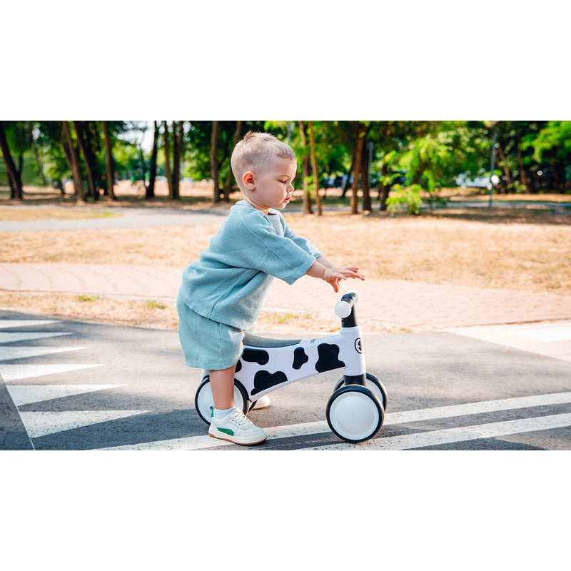 Bicicleta fara pedale, Lionelo, Sammy, Cu 4 roti, Din spuma EVA, Stabila, Manere moi, antiderapante, 12- 36 luni, Greutate maxima suportata 25 kg, Certificata EN 71-1:2014, EN 71-2:2011, EN 71-3:2019, Alb - gogobaby.ro