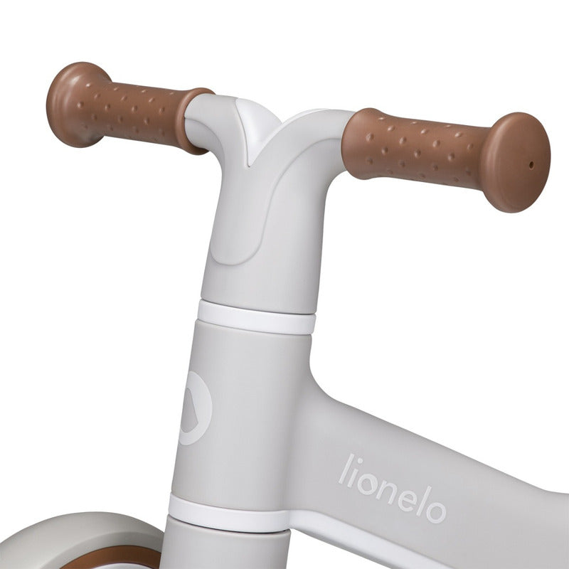Bicicleta fara pedale, Lionelo, Villy, Cu 4 roti, Din spuma EVA si TPR, Stabila, Manere moi, antiderapante, 12- 36 luni, Sustine pana la 30 kg, Certificata EN 71-1:2014, EN 71-2:2011, EN 71-3:2019, Bej - gogobaby.ro