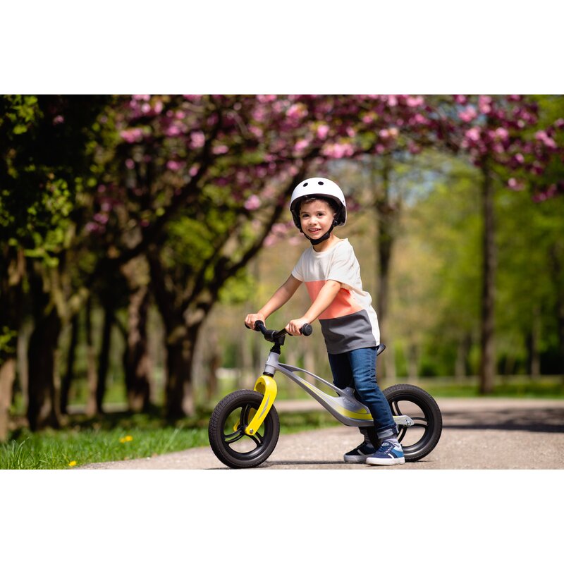 Bicicleta fara pedale, Lionelo, Bart Tour, Usoara, Cu cadru din magneziu, 3.3 Kg, 12 inch, Conform cu standardul european de securitate EN71, Pink Bubblegum - gogobaby.ro