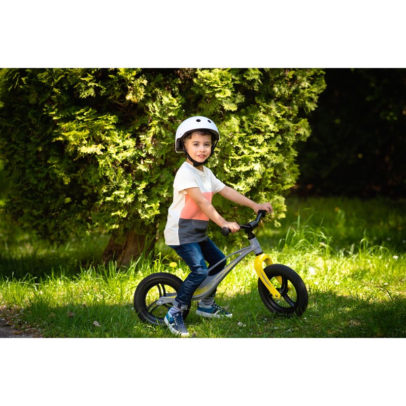 Bicicleta fara pedale, Lionelo, Bart Tour, Usoara, Cu cadru din magneziu, 3.3 Kg, 12 inch, Conform cu standardul european de securitate EN71, Pink Bubblegum