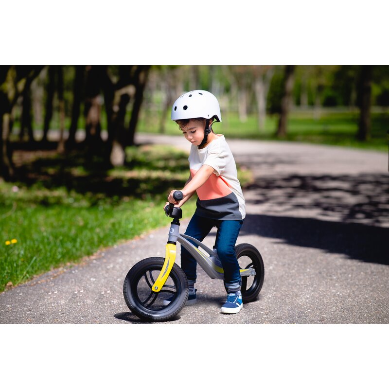 Bicicleta fara pedale, Lionelo, Bart Tour, Usoara, Cu cadru din magneziu, 3.3 Kg, 12 inch, Conform cu standardul european de securitate EN71, Pink Bubblegum