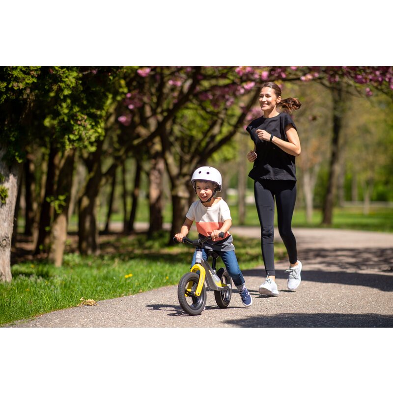 Bicicleta fara pedale, Lionelo, Bart Tour, Usoara, Cu cadru din magneziu, 3.3 Kg, 12 inch, Conform cu standardul european de securitate EN71, Pink Bubblegum - gogobaby.ro