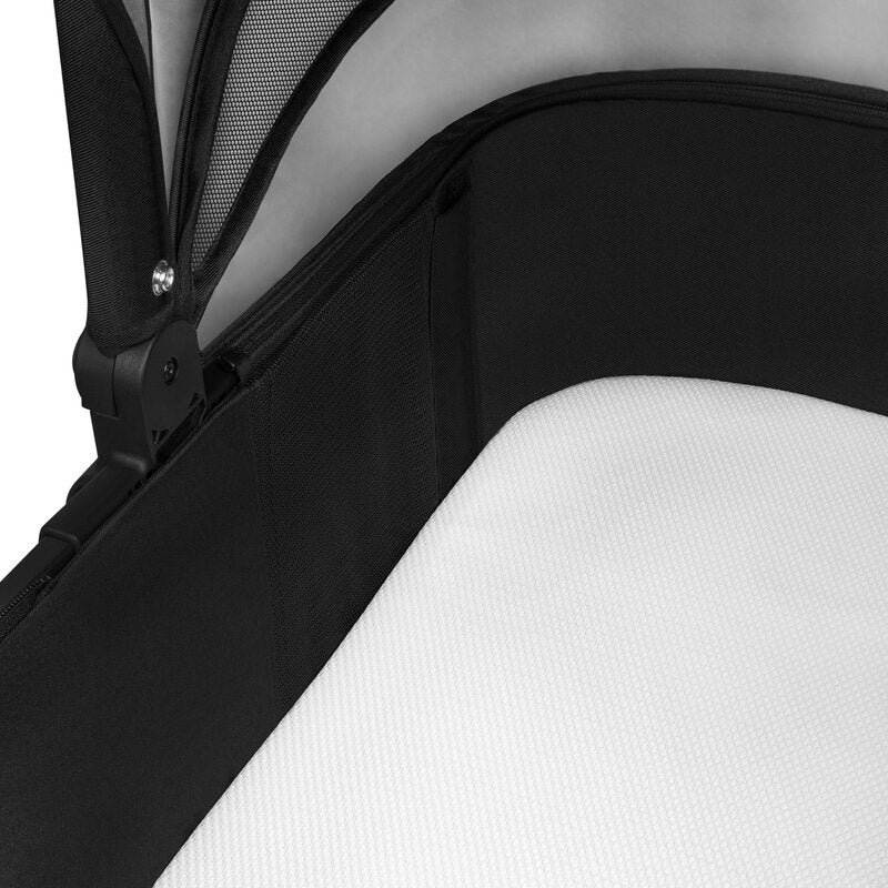 Carucior 2 in 1, Lionelo, Amber, Cadru aluminiu, Cu landou intarit si salteluta moale, Reversibil, Maner ajustabil, Huse pentru picioare, ploaie, Plasa de tantari, Geanta parinti, Pana la 22 kg, EN1888-1, EN1888-2, EN1466, Negru - gogobaby.ro