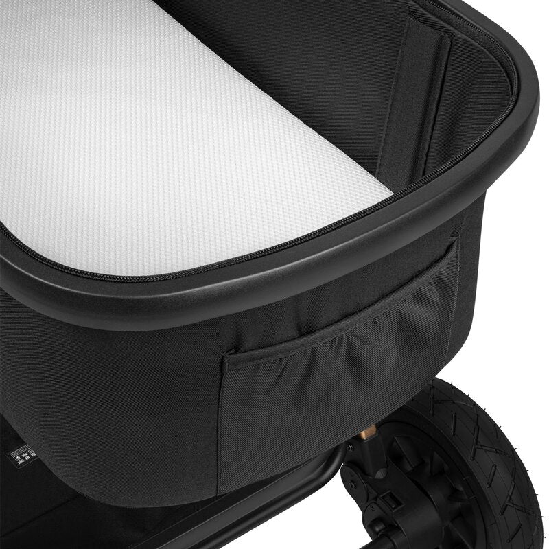 Carucior 2 in 1, Lionelo, Amber, Cadru aluminiu, Cu landou intarit si salteluta moale, Reversibil, Maner ajustabil, Huse pentru picioare, ploaie, Plasa de tantari, Geanta parinti, Pana la 22 kg, EN1888-1, EN1888-2, EN1466, Negru - gogobaby.ro