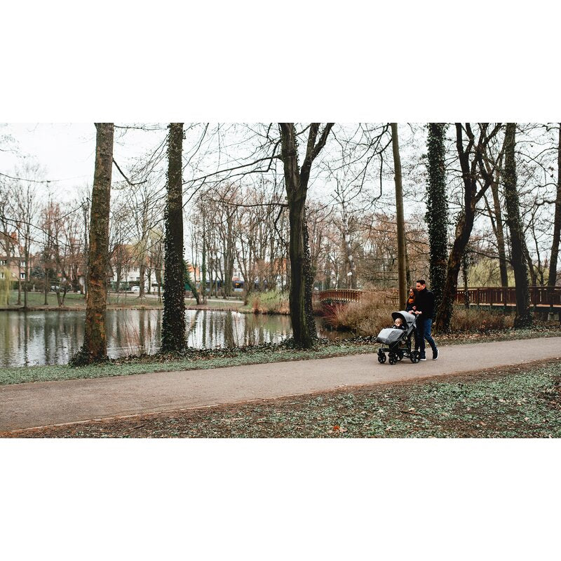 Carucior sport, Lionelo, Annet Plus, De la nastere, Cu accesorii si capotina XXL reglabila, 0 - 22 Kg, Conform cu standardele europene de securitate EN1888-1 si EN1888-2, Negru - gogobaby.ro