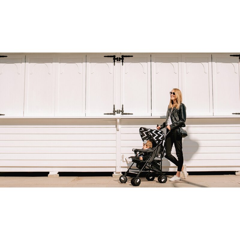 Carucior sport, Lionelo, Elia Oslo, Cu plasa de tantari, Suport de picioare reglabil, Spatar ajustabil in 4 pozitii, Capotina XXL, Pliere tip umbrela, Capacitate 15 kg, 6 luni+, EN 1888, Negru/Alb