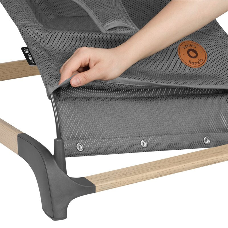 Fotoliu balansoar, Lionelo June AIR, Cu arcada cu jucarii, Ergonomic, Permite circulatia aerului, Balansare manuala, Pliabil, 0 luni+, Gri