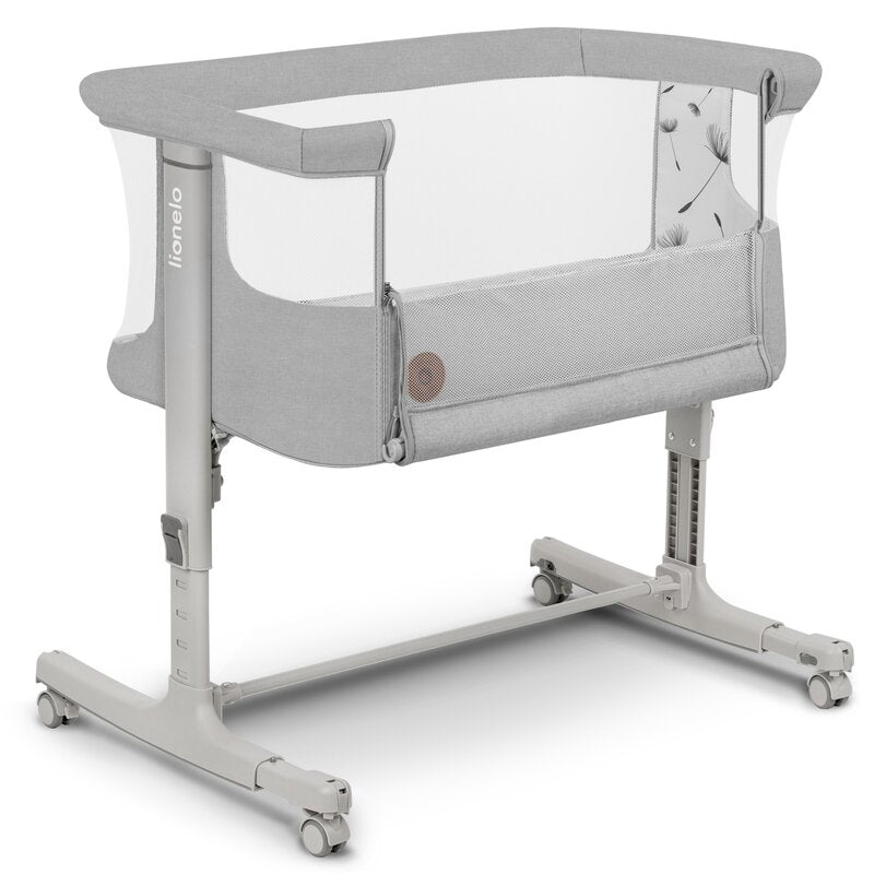 Patut co-sleeper, Lionelo, Aurora, 3 in 1, Cu leganare si setare unghiulara, Include saltea cu densitate T25 si geanta transport, Reglabil in 5 pozitii, Pana la 9 kg, 0 luni+, 85x60x66 cm, Certificari EN 1130:2019+AC:2020, EN 16890:2, Gri deschis - gogobaby.ro