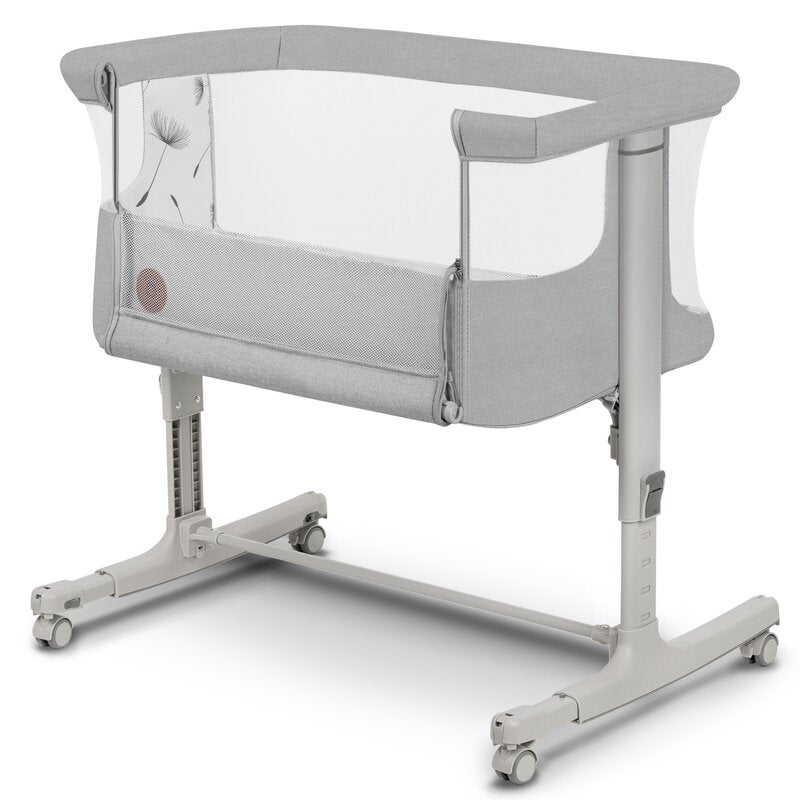 Patut co-sleeper, Lionelo, Aurora, 3 in 1, Cu leganare si setare unghiulara, Include saltea cu densitate T25 si geanta transport, Reglabil in 5 pozitii, Pana la 9 kg, 0 luni+, 85x60x66 cm, Certificari EN 1130:2019+AC:2020, EN 16890:2, Gri deschis - gogobaby.ro