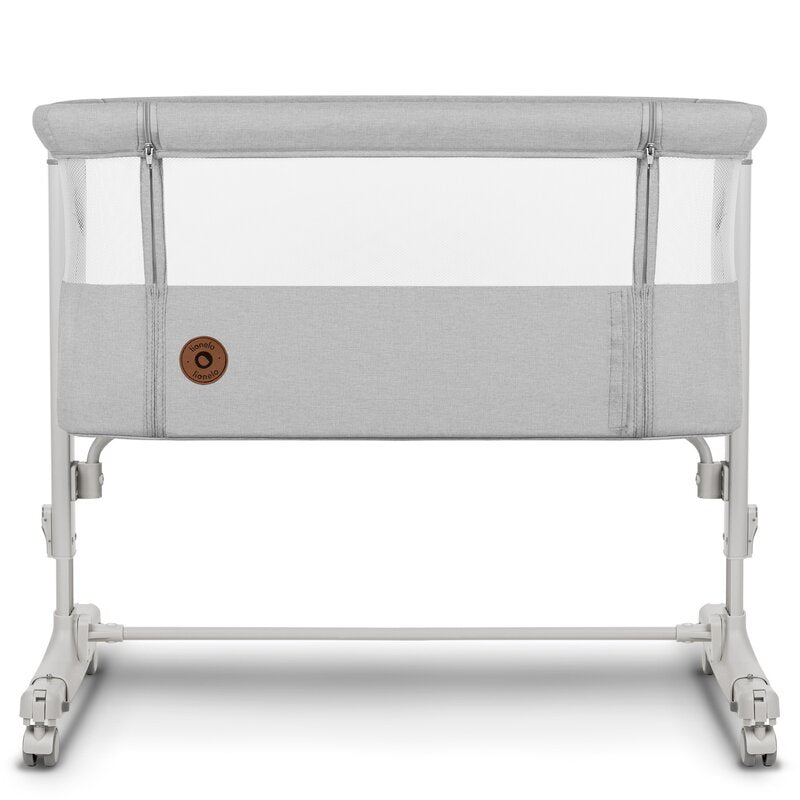 Patut co-sleeper, Lionelo, Aurora, 3 in 1, Cu leganare si setare unghiulara, Include saltea cu densitate T25 si geanta transport, Reglabil in 5 pozitii, Pana la 9 kg, 0 luni+, 85x60x66 cm, Certificari EN 1130:2019+AC:2020, EN 16890:2, Gri deschis