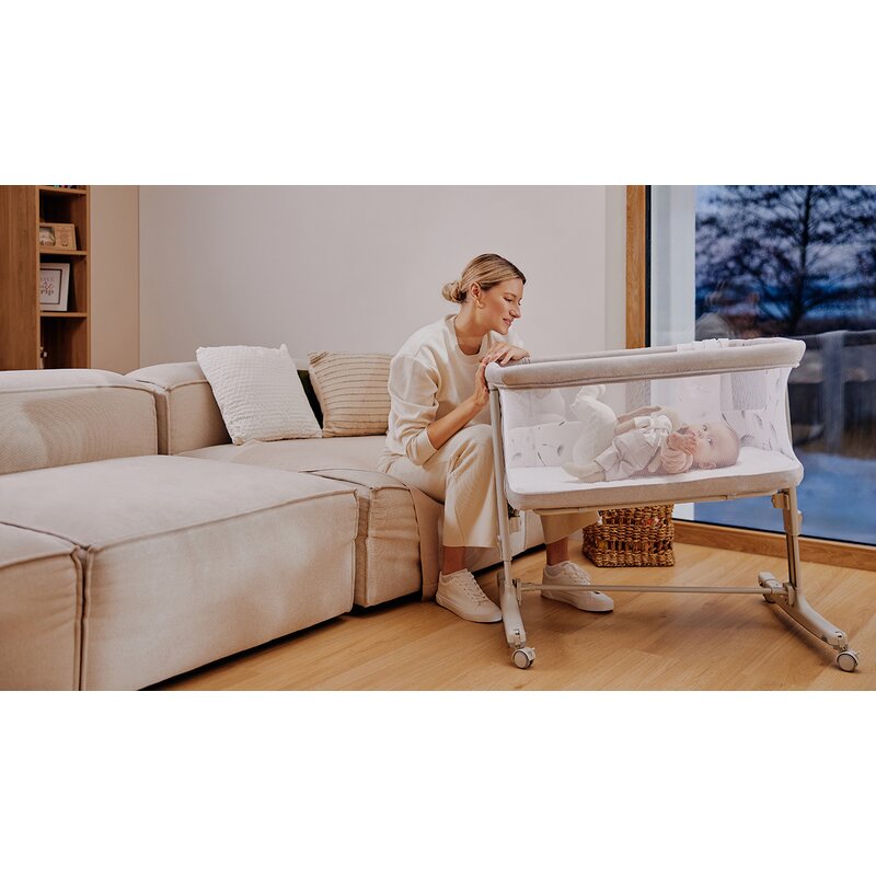 Patut co-sleeper, Lionelo, Aurora, 3 in 1, Cu leganare si setare unghiulara, Include saltea cu densitate T25 si geanta transport, Reglabil in 5 pozitii, Pana la 9 kg, 0 luni+, 85x60x66 cm, Certificari EN 1130:2019+AC:2020, EN 16890:2, Gri deschis - gogobaby.ro