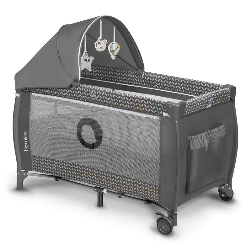 Patut pliant, Lionelo, Sven Plus, 120x60 cm, Cu doua nivele, Cu arcada jucarii, masuta de infasat, vibratii, melodii  conform cu standardele europeane de securitate EN716 si EN12221, Grey Scandi