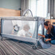 Patut pliant, Lionelo, Flower, Cu doua nivele, Cu arcada, Geanta transport, Masuta de infasat, Bara cu jucarii, Fereastra laterala, 120x60 cm, Conform cu standardele europeane de securitate EN 716 si EN12221, Gri