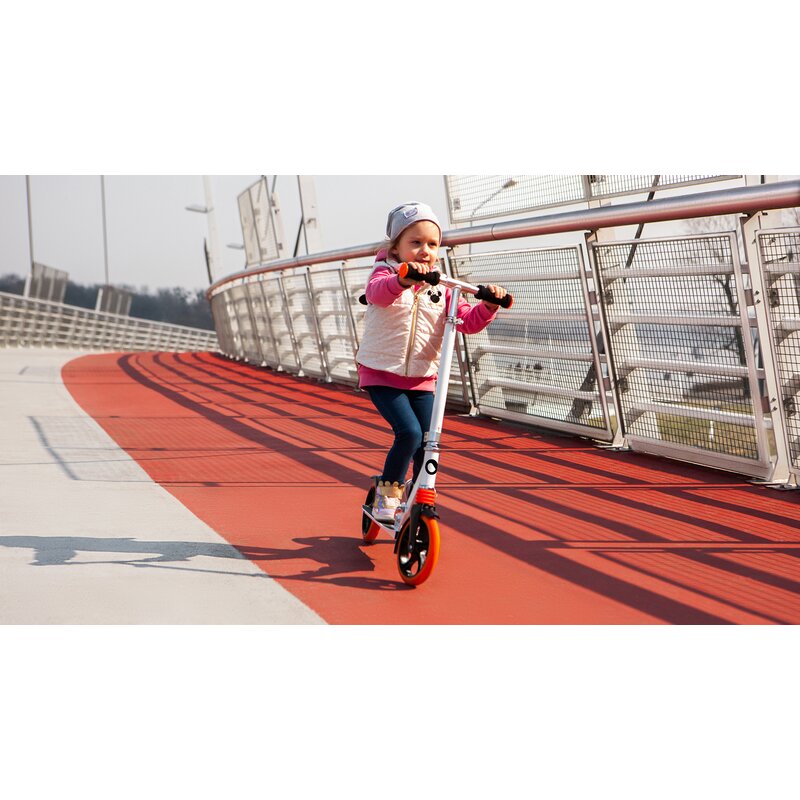 Trotineta, Lionelo, Luca, Pentru copii sau adulti, Ultrapliabila, Pana la 100 Kg, Conform cu standardul european de securitate EN14619, Portocaliu