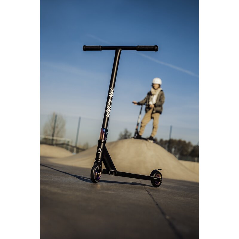 Trotineta, Lionelo, Whizz, Pentru Acrobatii, Rulmenti ABEC-9, Sistemul de compresie IHC 9, 20 - 100 kg, Conform cu standardul european de securitate EN14619, Albastru - gogobaby.ro