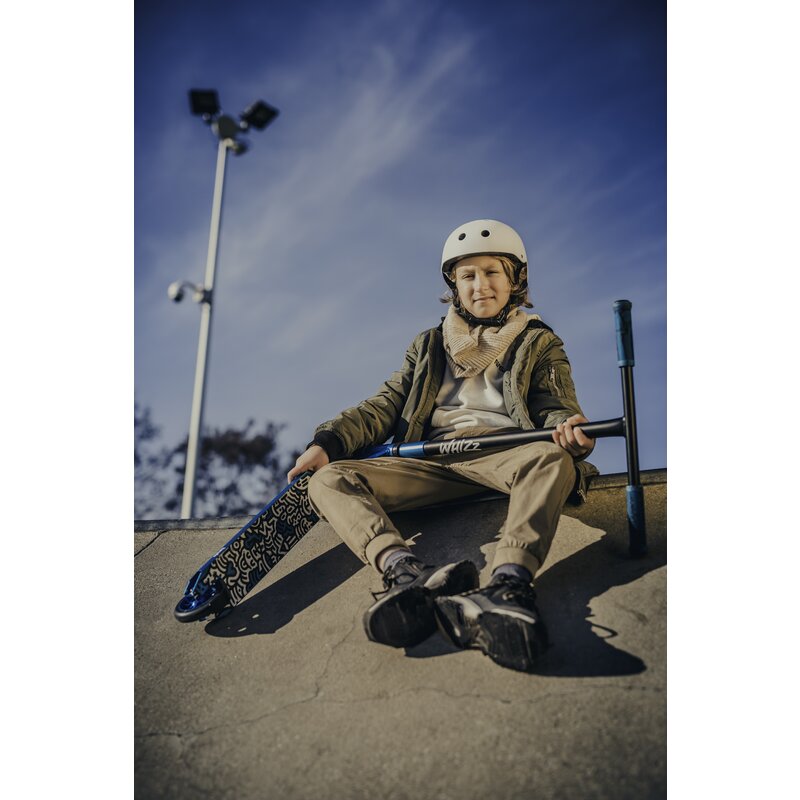 Trotineta, Lionelo, Whizz, Pentru Acrobatii, Rulmenti ABEC-9, Sistemul de compresie IHC 9, 20 - 100 kg, Conform cu standardul european de securitate EN14619, Albastru - gogobaby.ro
