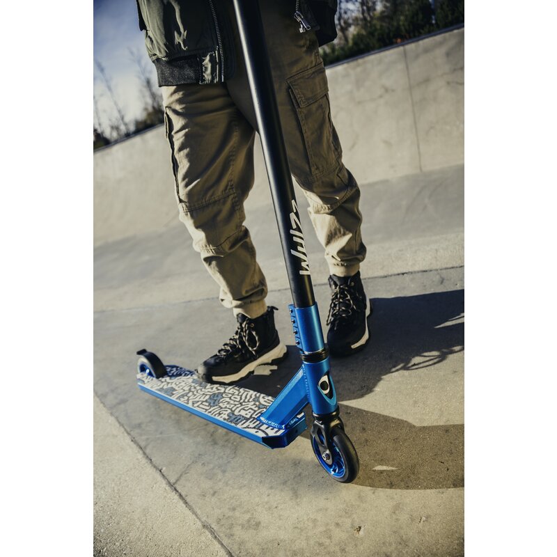 Trotineta, Lionelo, Whizz, Pentru Acrobatii, Rulmenti ABEC-9, Sistemul de compresie IHC 9, 20 - 100 kg, Conform cu standardul european de securitate EN14619, Albastru - gogobaby.ro