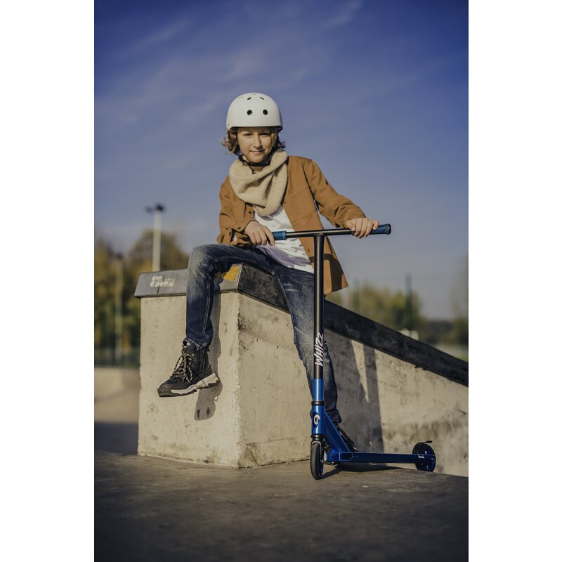 Trotineta, Lionelo, Whizz, Pentru Acrobatii, Rulmenti ABEC-9, Sistemul de compresie IHC 9, 20 - 100 kg, Conform cu standardul european de securitate EN14619, Albastru - gogobaby.ro