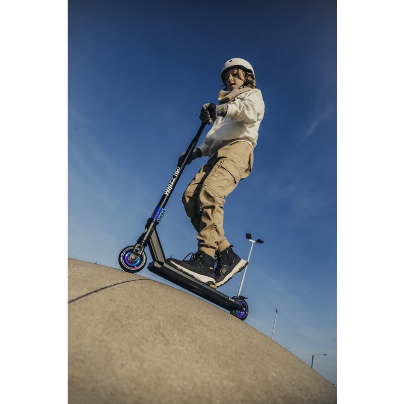 Trotineta, Lionelo, Whizz, Pentru Acrobatii, Rulmenti ABEC-9, Sistemul de compresie IHC 9, 20 - 100 kg, Conform cu standardul european de securitate EN14619, Albastru - gogobaby.ro