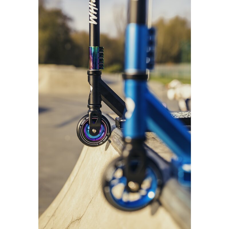 Trotineta, Lionelo, Whizz, Pentru Acrobatii, Rulmenti ABEC-9, Sistemul de compresie IHC 9, 20 - 100 kg, Conform cu standardul european de securitate EN14619, Albastru - gogobaby.ro