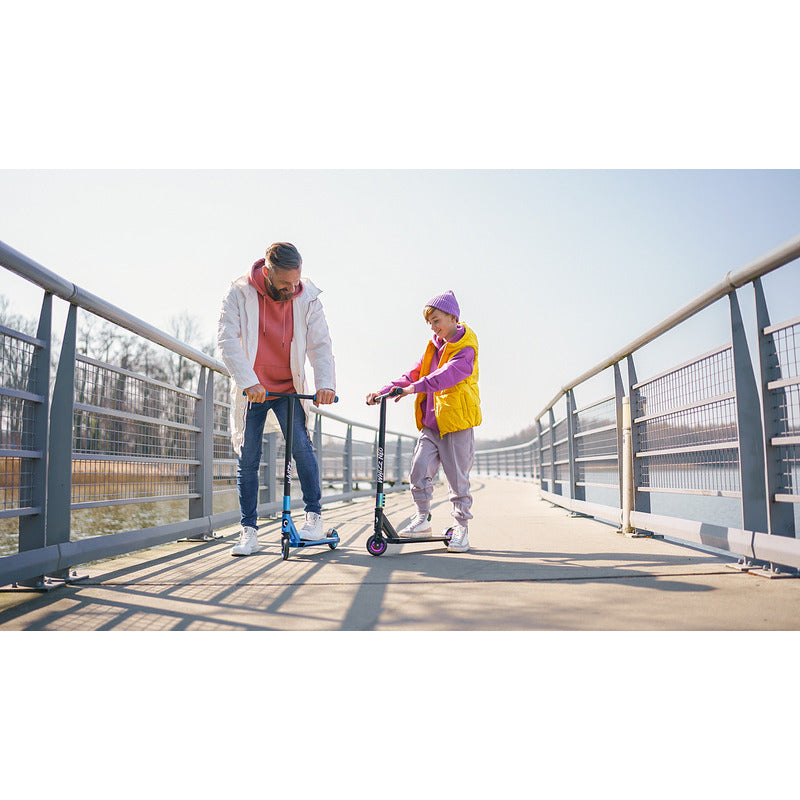 Trotineta, Lionelo, Whizz, Pentru Acrobatii, Rulmenti ABEC-9, Sistemul de compresie IHC 9, 20 - 100 kg, Conform cu standardul european de securitate EN14619, Albastru - gogobaby.ro