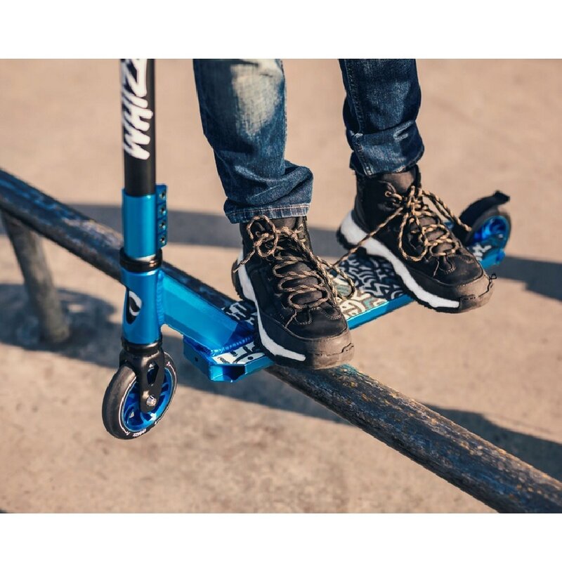 Trotineta, Lionelo, Whizz, Pentru Acrobatii, Rulmenti ABEC-9, Sistemul de compresie IHC 9, 20 - 100 kg, Conform cu standardul european de securitate EN14619, Albastru - gogobaby.ro