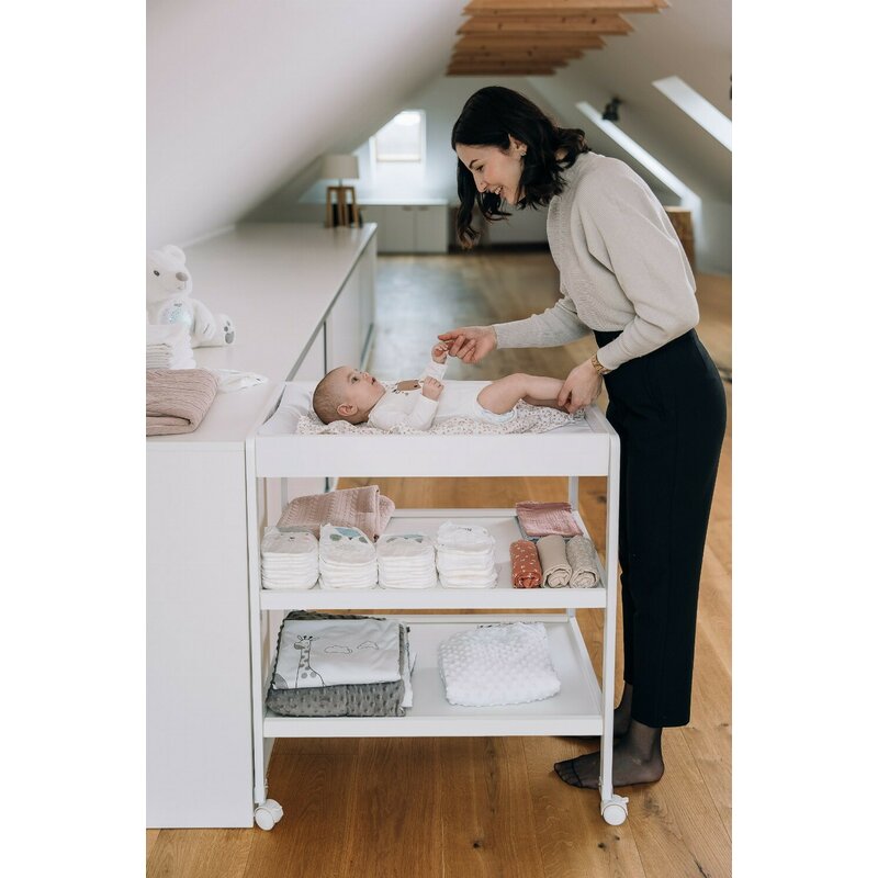 Masuta de infasat, FreeON, Mila, Din lemn, Cu 4 roti pentru transport facil, Cu 3 suprafete de depozitare, 76x54x86 cm, White - gogobaby.ro