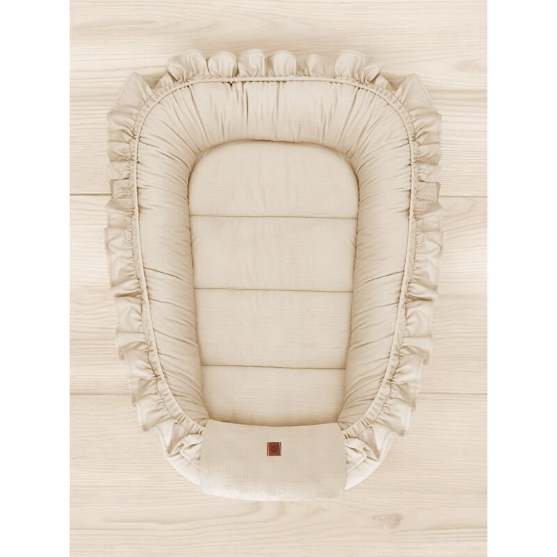 Cosulet bebelus, MimiNu, Pentru dormit, Baby Nest 55 x 75 cm, Cu Volanase, Din catifea, Nugat