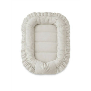 Cosulet bebelus, MimiNu, Pentru dormit, Baby Nest 55 x 75 cm, Cu Volanase, Husa 100% bumbac, Din bumbac certificat Oeko Tex Standard 100, Colectia Royal, Beige