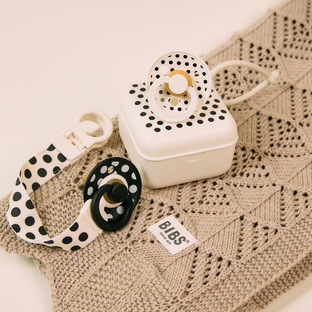 BIBS - Cutie multifunctionala pentru depozitare suzete, Studio Collection Polka Dots, Ivory Black - gogobaby.ro
