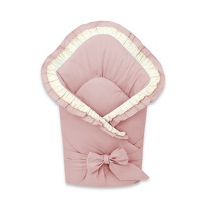 Paturica de infasat, MimiNu, Cu volanase si dantela, Cu multiple utilizari, Cu inchidere cu panglica, Dimensiune 75x75 cm, Din bumbac certificat Oeko Tex Standard 100, Powder Pink