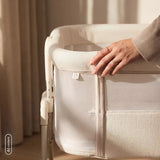 Patut co-sleeper, Lionelo, Luna Close&Cosy, 2 in 1, Cu laterala culisanta, Cu setare unghiulara, Cu roti, Reglabil in 6 pozitii pe inaltime, Alb