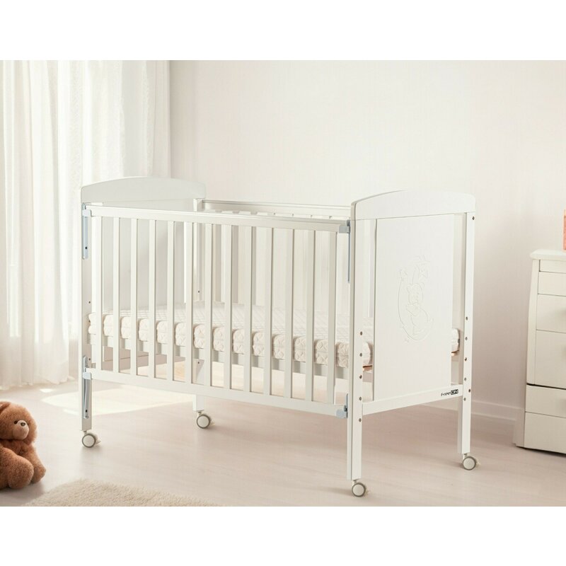 Patut din lemn bebe, 120x60 cm, Cu laterala culisanta, Din lemn de pin si mdf, Cu roti, Cu sina speciala pentru dentitie, Stabil si rezistent, White, FreeON, Mia - gogobaby.ro