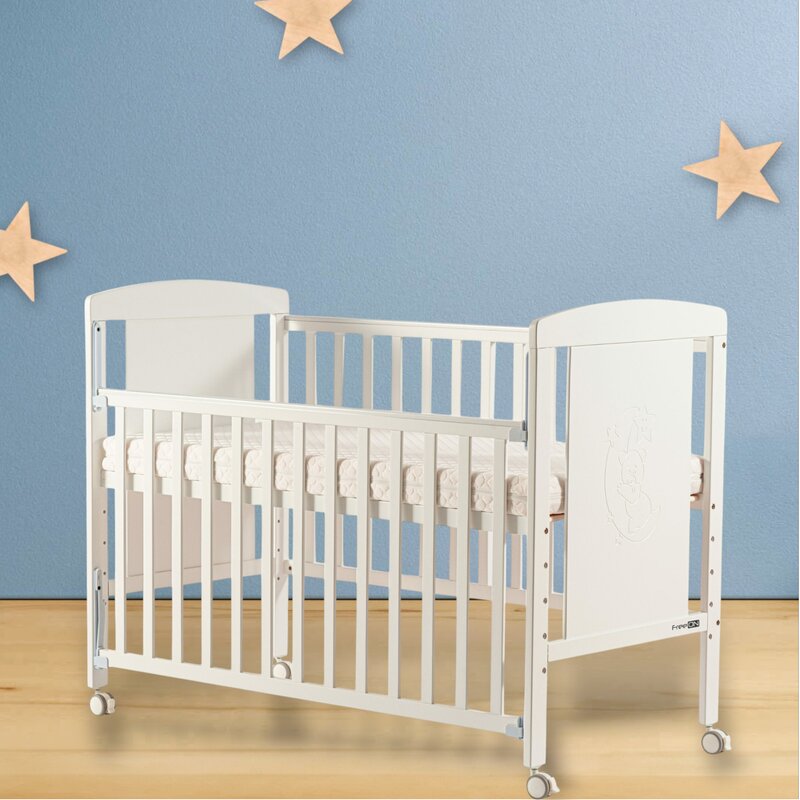 Patut din lemn bebe, 120x60 cm, Cu laterala culisanta, Din lemn de pin si mdf, Cu roti, Cu sina speciala pentru dentitie, Stabil si rezistent, White, FreeON, Mia - gogobaby.ro