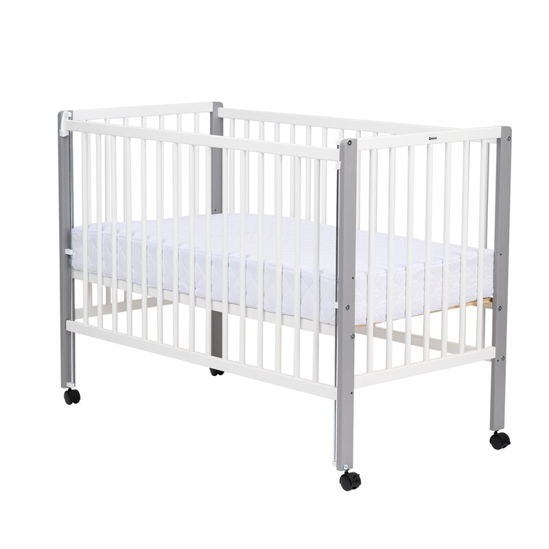 Patut din lemn bebe, 120x60 cm, Cu laterala culisanta, Din lemn de pin, Stabil si rezistent, Inaltime saltea reglabila pe 3 nivele, Laterala cu 3 bete detasabile, EN716-1, EN716-2, Alb, Qmini, Maya - gogobaby.ro