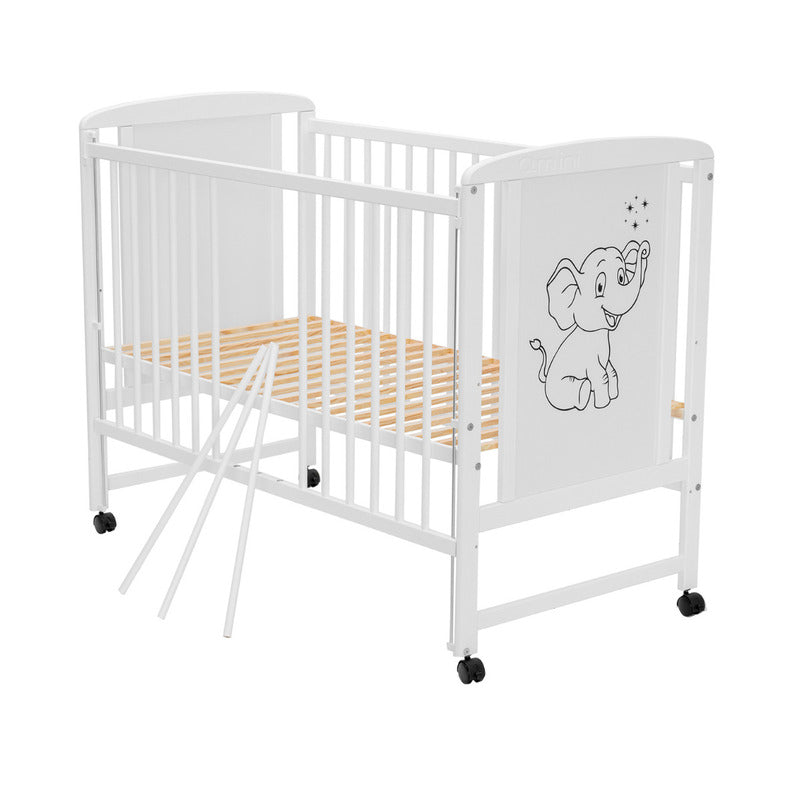 Patut din lemn bebe, 120x60 cm, Cu laterala culisanta, Din lemn de pin si mdf, Stabil si rezistent, Inaltime saltea reglabila pe 3 nivele, Laterala cu 3 bete detasabile, EN716-1, EN716-2, Alb, Qmini, Timmi Elephant + Saltea 12 cm - gogobaby.ro