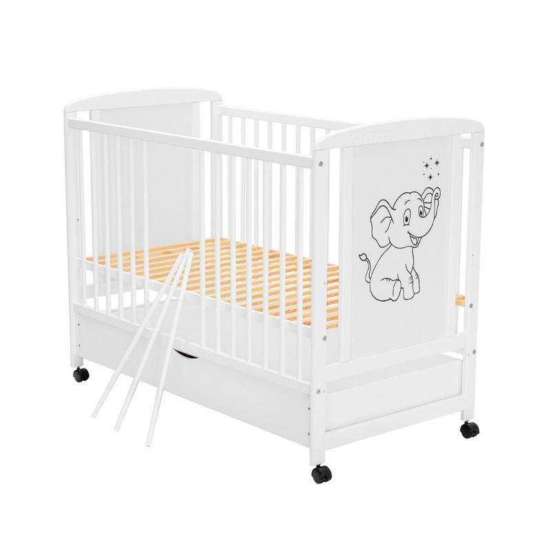 Patut din lemn bebe, 120x60 cm, Cu sertar, Din lemn de pin si mdf, Stabil si rezistent, Inaltime saltea reglabila pe 3 nivele, Laterala cu 3 bete detasabile, EN716-1, EN716-2, Alb, Qmini, Timmi Elephant
