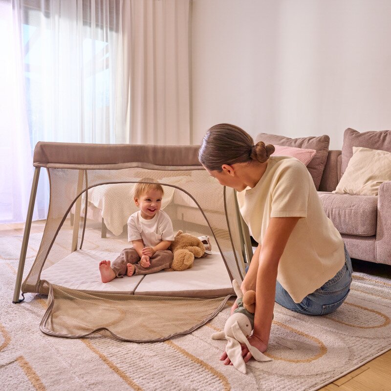 Patut multifunctional, Lionelo, Alice, 3 in 1, 2 trepte de inaltime pentru saltea, Pliabil, Material rezistent Oxford 300D, Cu iesire laterala, Geanta de transport, Pana 15 kg, 0 luni+, 104×70×74 cm, Gri - gogobaby.ro