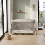Patut multifunctional, Lionelo, Mila, 2 in 1, Saltea 4 cm cu spuma T25, 2 niveluri de inaltime, Pliere rapida, Intrare laterala, Geanta de transport inclusa, 0-36 luni, Pana la 15 kg, Bej