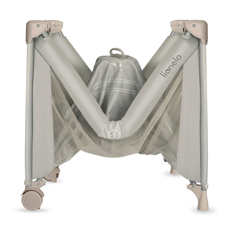 Patut pliant, Lionelo, Amelie, Cu intrare laterala, 100.5×70.5 cm, Include salteluta, roti, geanta pentru transport, Constructie usoara- 7 kg, Cadru stabil din otel, Bej