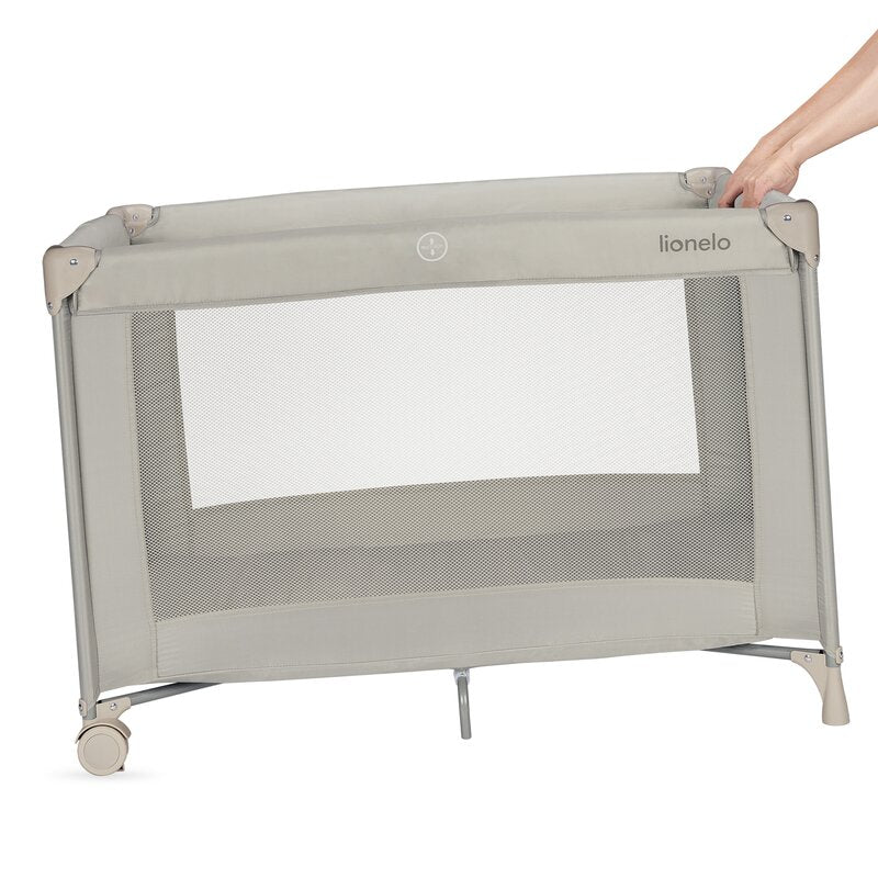 Patut pliant, Lionelo, Amelie, Cu intrare laterala, 100.5×70.5 cm, Include salteluta, roti, geanta pentru transport, Constructie usoara- 7 kg, Cadru stabil din otel, Bej